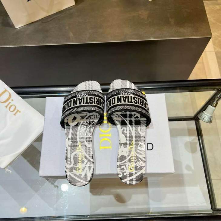 Picture of Dior Slippers _SKUDiorsz35-41GDT01282920